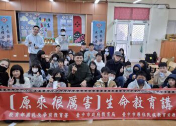 中市生命教育講座走入偏鄉-原民創作歌手全世煌分享築夢故事