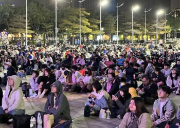 wbc資格賽全國最大直播場在台中！-府前廣場2日累計逾2千人熱血應援