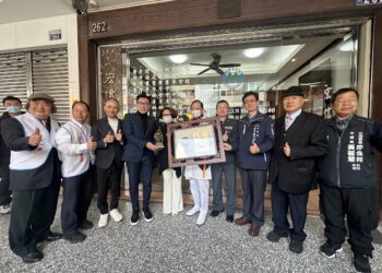 台中之光奇蹟醫師陳衛華-榮獲全球熱愛生命獎章