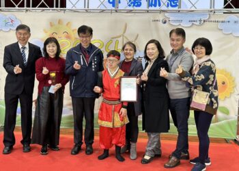 中市頒發向陽教育獎助學金-16名逆境向上學生獲獎