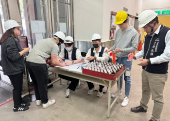 新光三越首日開放百貨人員暫時進出取物-中市都發局視察安全防護：貫徹督導責任