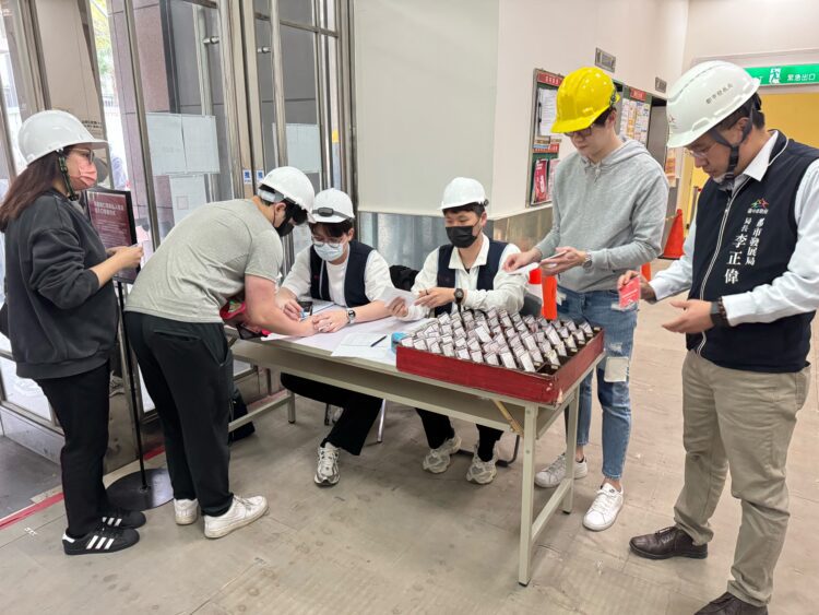新光三越首日開放百貨人員暫時進出取物-中市都發局視察安全防護：貫徹督導責任