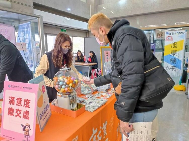 女力重返職場展薪再就業！-中市3月徵才逾9,000職缺等您來