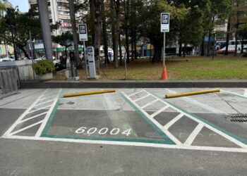 隱形防火牆！-中市交通局試辦設置電動車格消防間隔確保救援動線