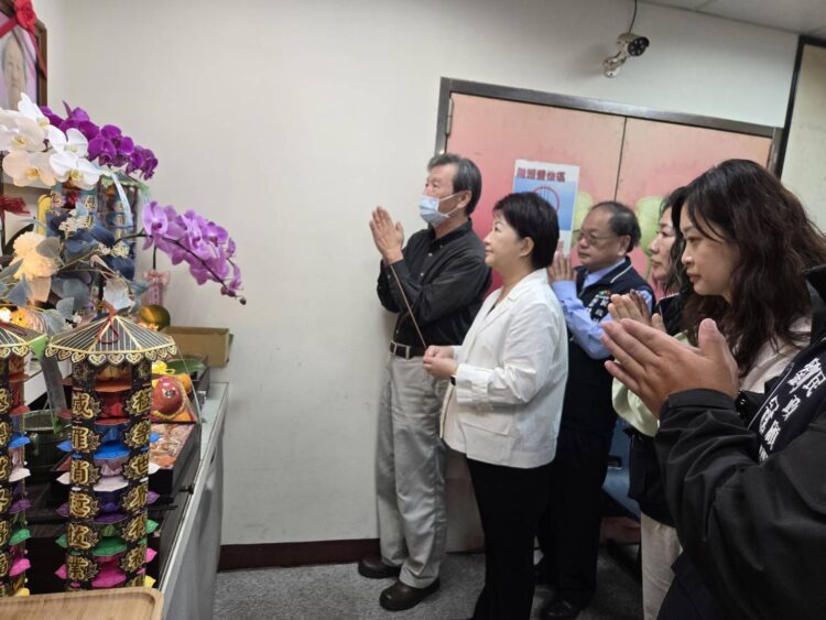 享嵩壽114歲！台中市第二高齡人瑞王亞君辭世-盧市長前往上香悼念-民政局：持續打造高齡友善城市