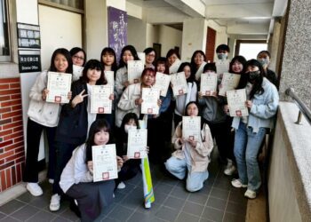 弘光科大語言治療與聽力教材獲獎 利用遊戲方式讓長者及孩童練習語言表達