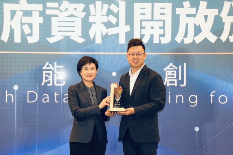 行政院資料開放評比-台中奪下全國唯一雙大獎肯定