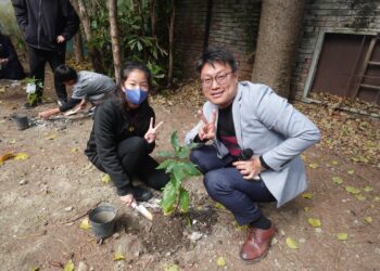 中市教育局推動淨零綠校園-槺榔國小植樹節齊心種樹護地球