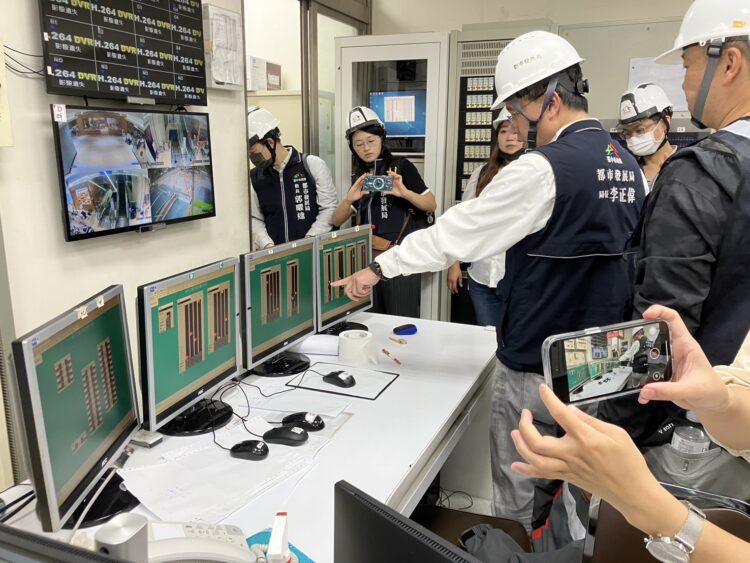 新光三越專櫃及物流人員取貨-中市都發局至現場安全防護視察