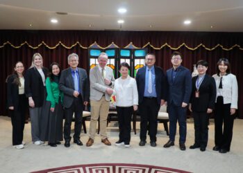 德國卡斯魯爾市副市長率團拜會-盧市長讚「德國網際網路首都」:盼深化合作交流