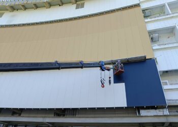 吃球有解！洲際棒球場右外野「白色怪物」改深藍色-今進場貼膜