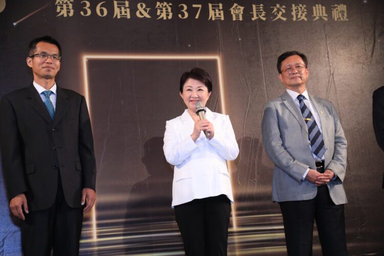 中市建築人聯誼會第37屆會長交接-盧市長感謝：為宜居城市共創美麗家園！