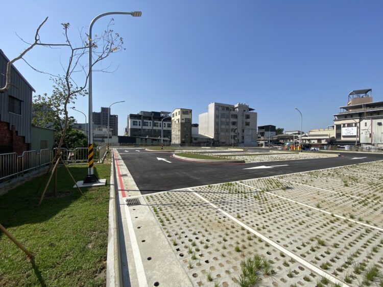 東區觀光購物停車新空間！-中市泉源糖廠停車場今啟用