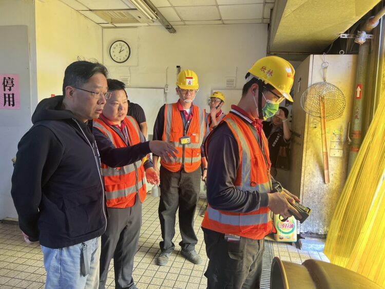 中市經發局長督導大型用氣餐飲業稽查-開罰不符規定2業者並限期改善