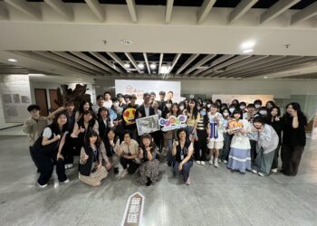 深入了解稅務歷史及現代服務-台中科大師生走出校園參觀中市地稅局「金典台中-檔藏稅史」展覽