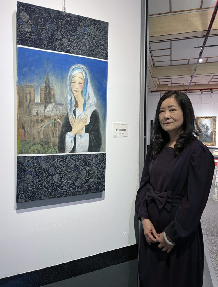 聖母院的鐘聲巧合-跨域才女林宣余膠彩創作觸動情感共鳴