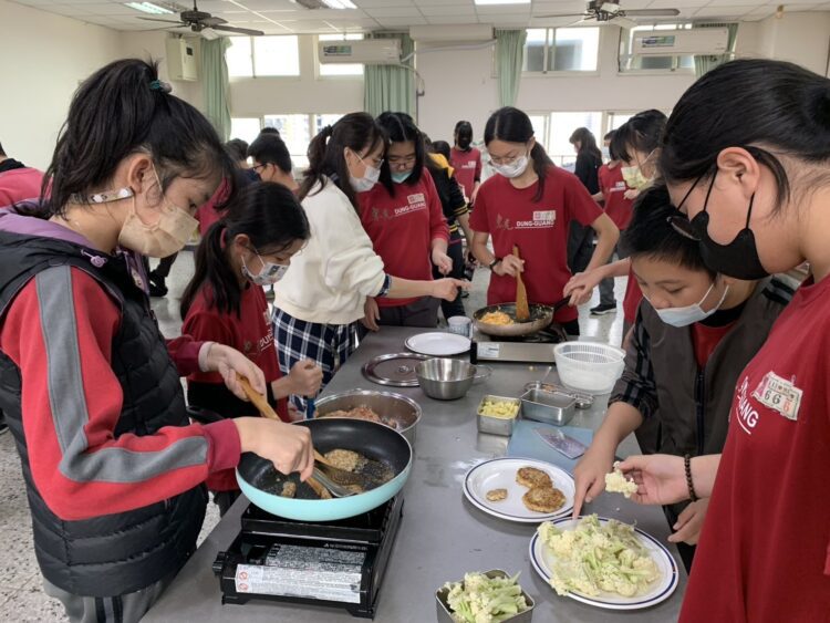 東光國小學童化身綠色廚師-永續飲食減碳料理美味上桌
