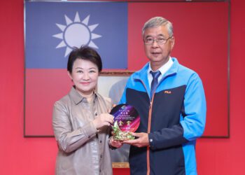 烏日區農友林凡閔榮獲國際稻米大獎-盧市長頒獎表揚卓越貢獻- 