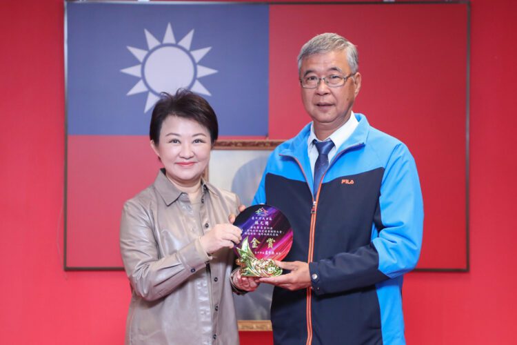 烏日區農友林凡閔榮獲國際稻米大獎-盧市長頒獎表揚卓越貢獻- 