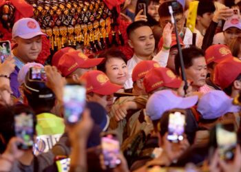 60萬人共襄盛舉！大甲媽9天8夜遶境起駕  -盧市長扶轎祈願台灣平安順遂