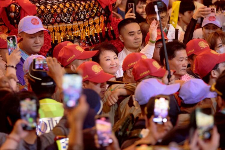 60萬人共襄盛舉！大甲媽9天8夜遶境起駕  -盧市長扶轎祈願台灣平安順遂