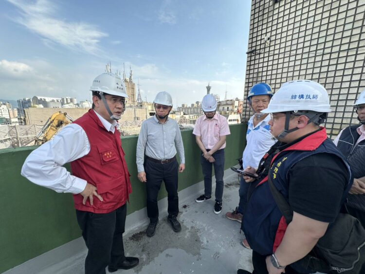 中區公園路建案施工架傾斜無人傷亡-都發局勒令停工、依規裁罰2.7萬元併限期2日內改善