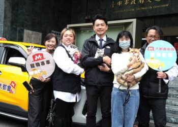 響應國際寵物日!中市交通局推廣毛孩友善計程車共乘搭小黃不加價