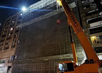 中區公園路建案鷹架全面拉回加固-確認無危安疑慮已解除交通管制