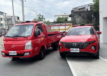 提升消防救災效能！-慈善團體攜企業捐中市府消防警備車與器材