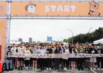 「呆萌町主題路跑」療癒登陸台中-萬人萌翻中央球場