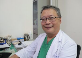 小耳醫師特徵昇華成良醫代號 王守吉榮獲衛福部資深典範醫師獎