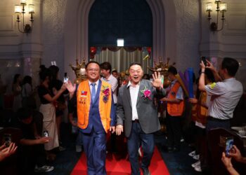 影音/員林市模範父親表揚　「爸氣十足、爸讚我心」獅友們以摩登原始人造型熱鬧進場