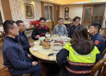 維護治安春節期間不打烊 北斗分局長準備年菜與員警圍爐