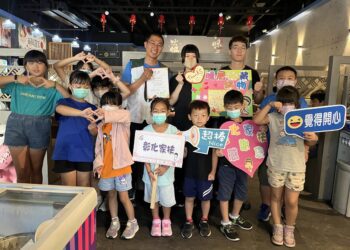 接二連三送暖意 二林暖居私藏鍋物招待家扶親子享用火鍋饗宴