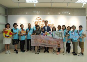 穿越時空話當年-稅務志工參觀中市地稅局「金典台中-檔藏稅史」檔案展