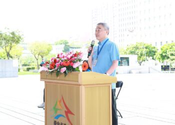 中市代表隊整裝出發參加114年全中運-黃副市長授旗：預祝摘金奪冠！