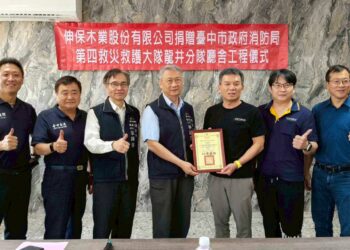 支援消防英雄-伸保木業捐贈中市消防局系統櫃優化辦公環境