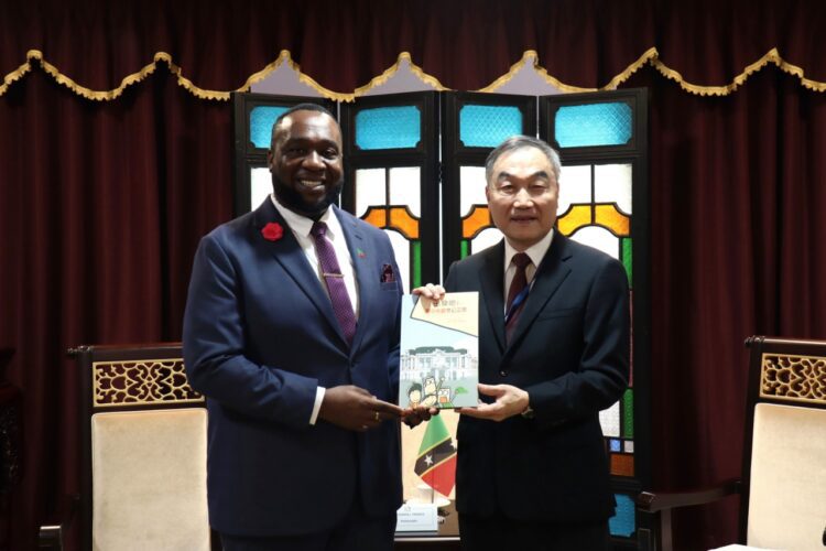 聖克里斯多福及尼維斯大使贈書台中綠美圖-黃副市長：在世界閱讀日促進國際文化交流
