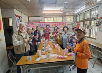 廢蛋殼逆襲成水泥花盆！中市東南區清潔隊邀長者diy實踐資源循環