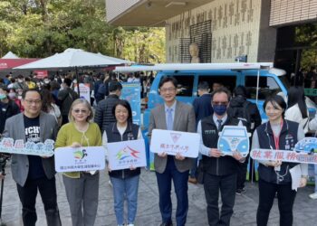 繞行大台中助市民就業！中市勞工局就業服務巡迴車超吸睛