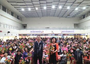鼓勵在地花農！中市社區花藝活動吸引400位民眾參與