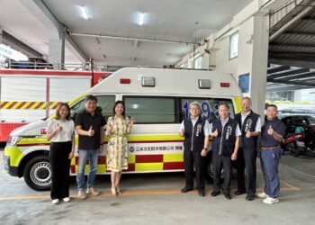 三采文化體恤消防回饋社會-捐贈中市消防救護車、救護器材