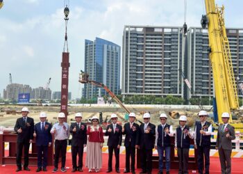 全台最大購物中心「d-one第一大天地」今立柱-中市經發局：115年完工打造亞洲商業新地標