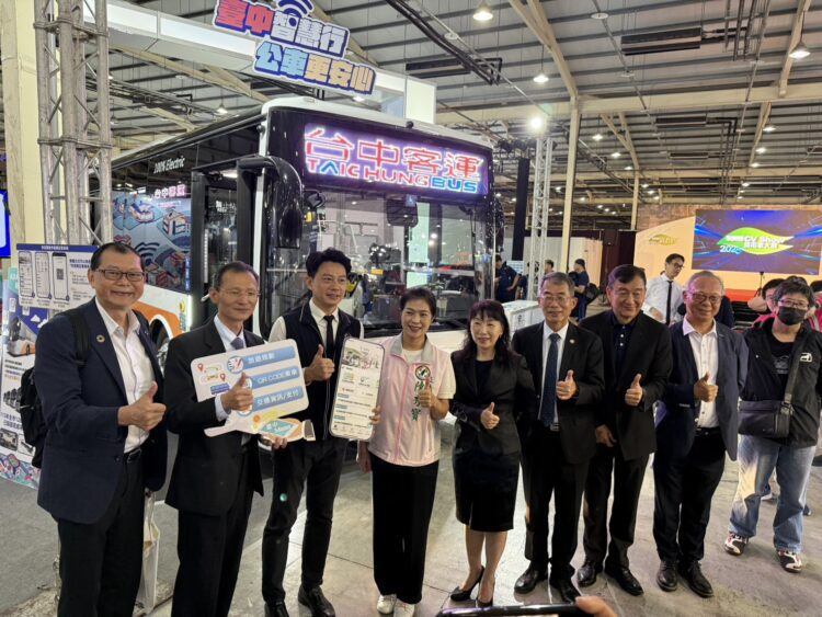 電動公車開進2025商用車大展-台中go交通行動服務體驗超人氣