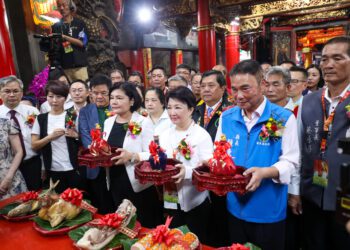 白沙屯媽祖徒步北港進香正式啟程-盧市長赴拱天宮恭請登轎-祈求台灣國泰民安