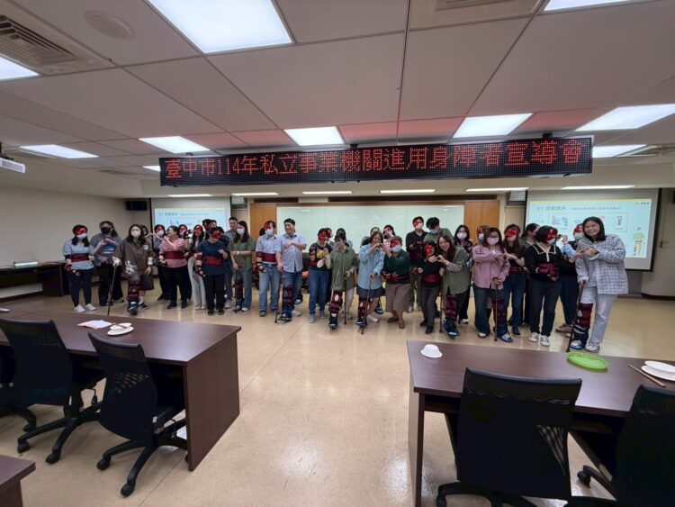 結合障礙體驗推動職場共融！中市勞工局舉辦身心障礙者進用宣導會