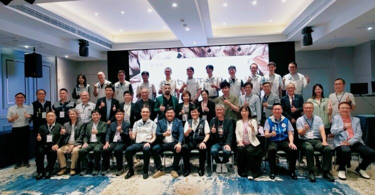 致力於提升民眾口腔健康-中市府表揚資深牙體技術師