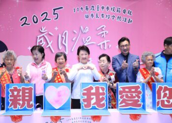 母親節最美合影！盧市長與百位模範母親有約-感謝「超人媽媽們」守護家庭
