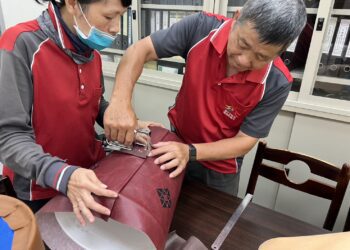 廢沙發皮變可愛小椅　中市西屯區清潔隊打造「回收系」環保文創