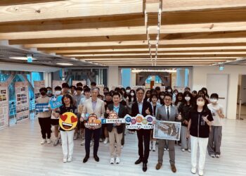中市地稅局「金典台中-檔藏稅史」檔案展前進逢甲校園-5/16前快來看60億元的印花稅票
